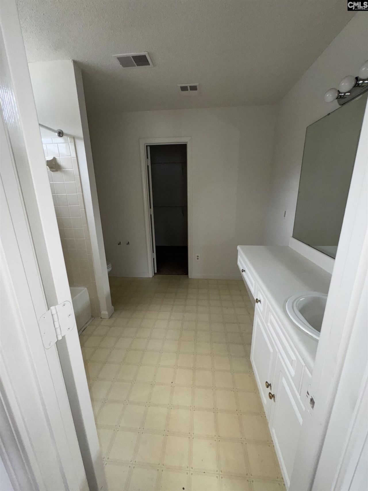 8 Seaford Court Photo 17