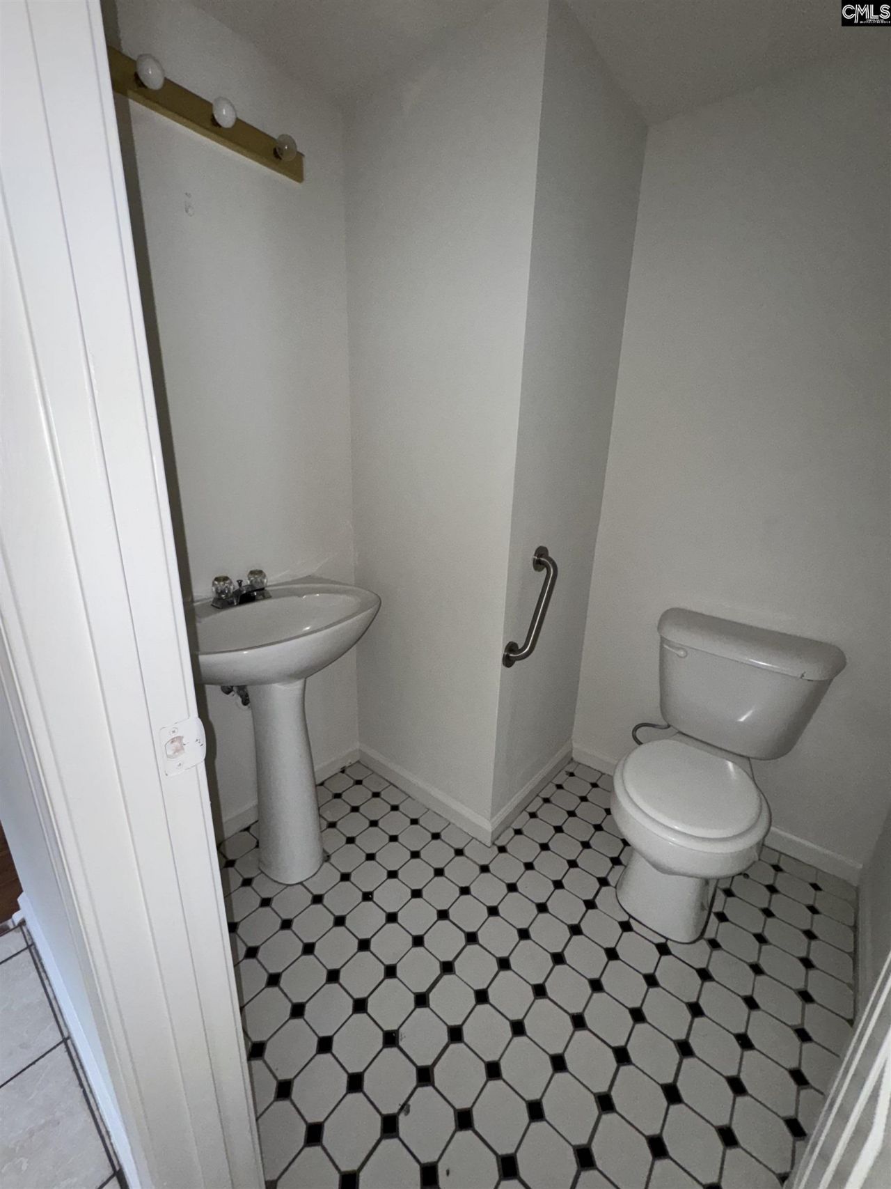 8 Seaford Court Photo 21