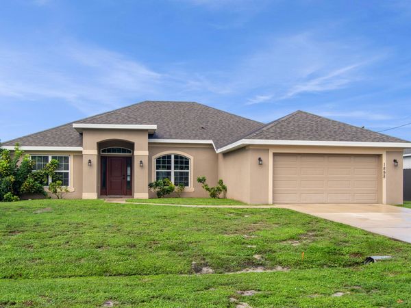 1898 SW Monterrey Lane, Port Saint Lucie, FL 34953