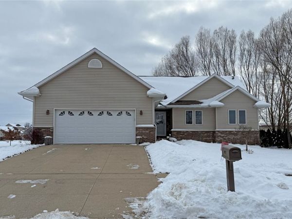149 Country Club Court, Anamosa, IA 52205