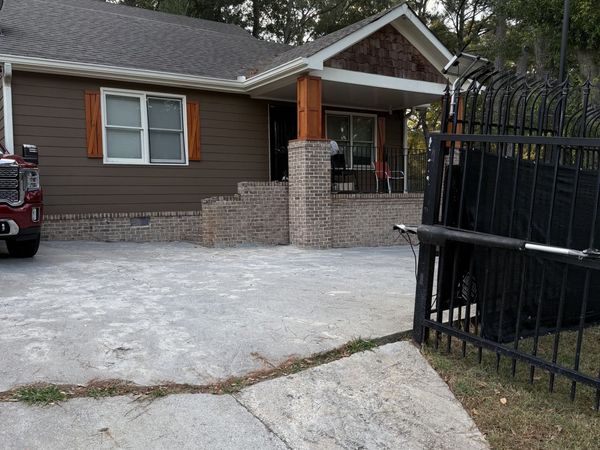 586 COMMERCIAL Avenue, Atlanta, GA 30318