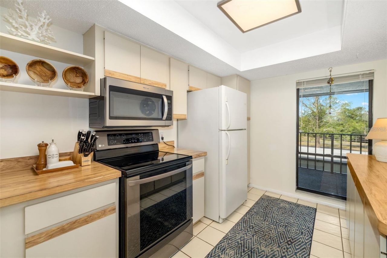 7201 Curtiss Avenue, Unit 2D, Sarasota, FL 34231 Photo