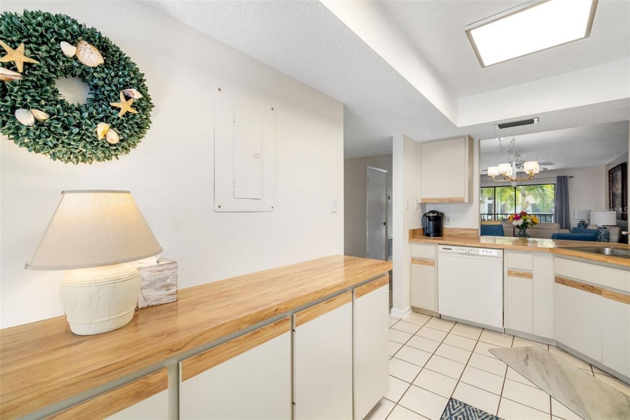 7201 Curtiss Avenue, Unit 2D, Sarasota, FL 34231 Photo