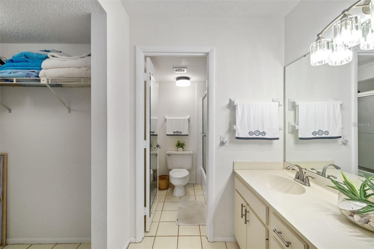 7201 Curtiss Avenue, Unit 2D, Sarasota, FL 34231 Photo