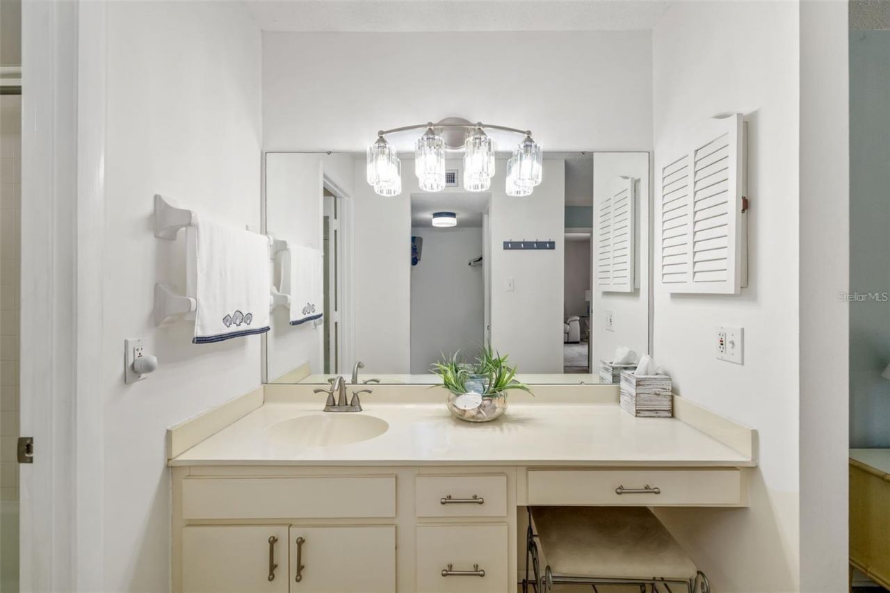 7201 Curtiss Avenue, Unit 2D, Sarasota, FL 34231 Photo