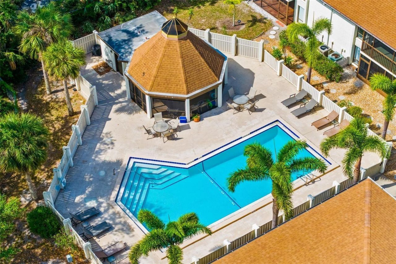 7201 Curtiss Avenue, Unit 2D, Sarasota, FL 34231 Photo