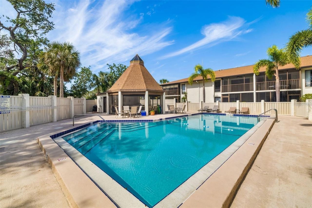 7201 Curtiss Avenue, Unit 2D, Sarasota, FL 34231 Photo