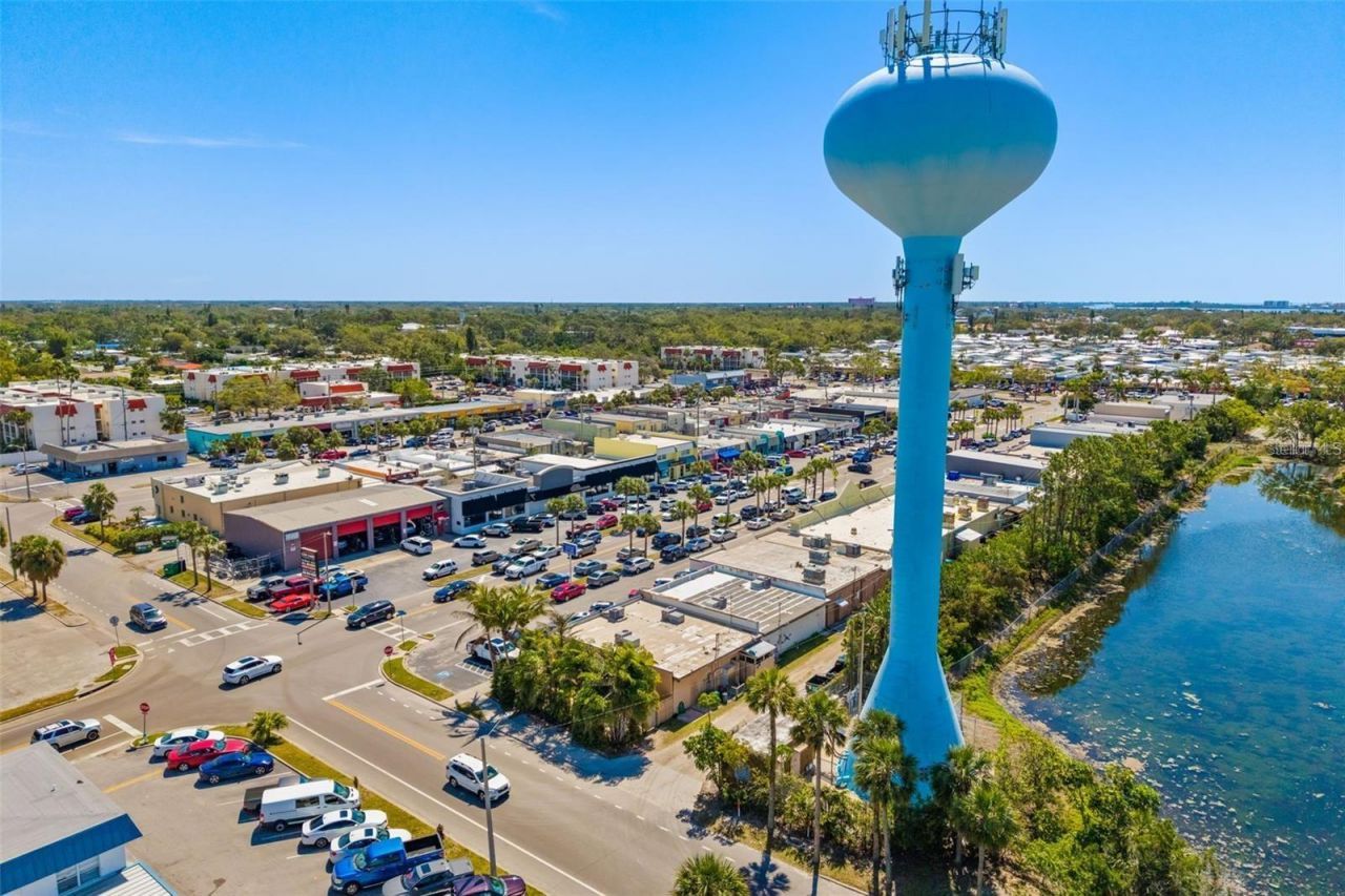 7201 Curtiss Avenue, Unit 2D, Sarasota, FL 34231 Photo