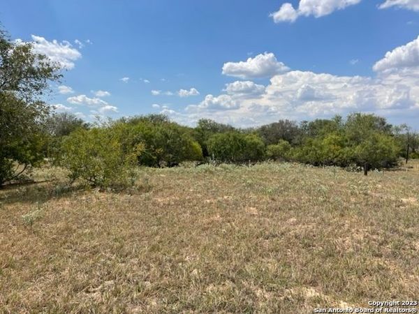 713 County Road 232, Floresville, TX 78114