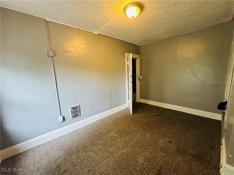 9013 Harris Avenue, Cleveland, OH 44104 Photo 10