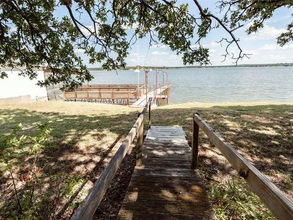 722 Storey Road , Nocona, TX 76255