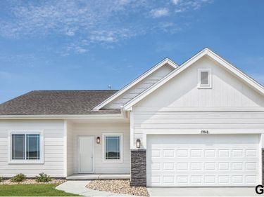 8162 N 113 Avenue, Omaha, NE 68142