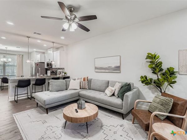 18803 Hogan Circle, Unit 14, Point Venture, TX 78645