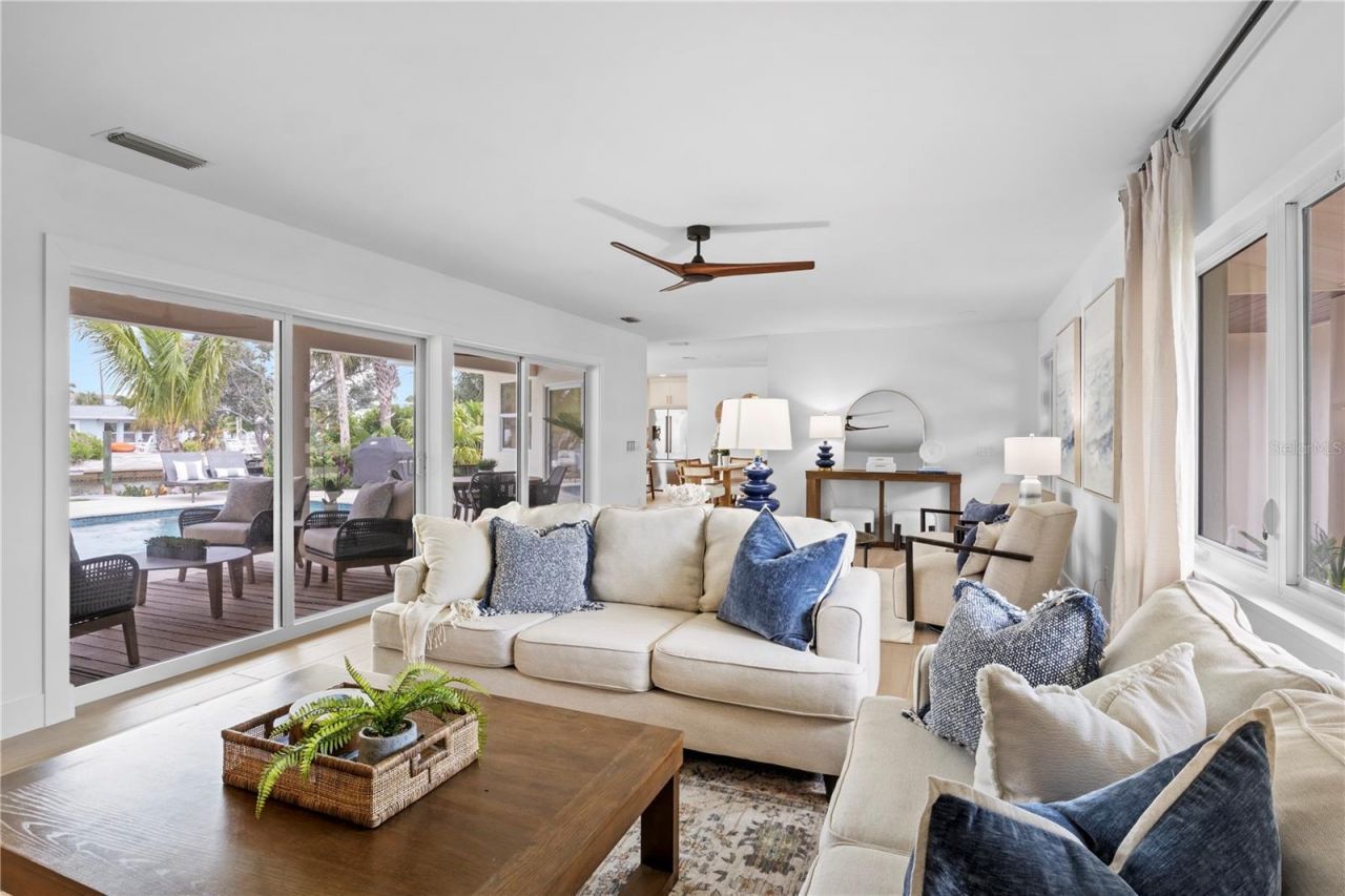 624 Dundee Lane, Holmes Beach, FL 34217 Photo