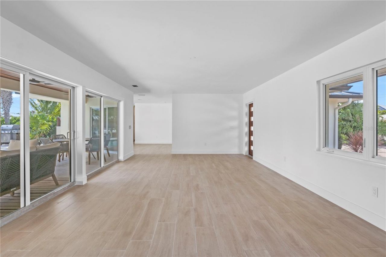 624 Dundee Lane, Holmes Beach, FL 34217 Photo