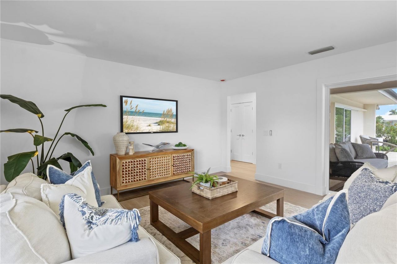 624 Dundee Lane, Holmes Beach, FL 34217 Photo