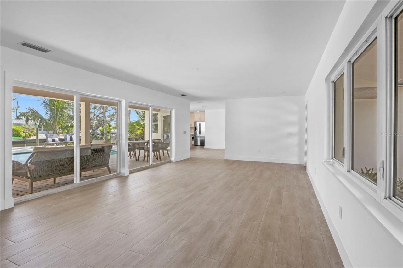 624 Dundee Lane, Holmes Beach, FL 34217 Photo