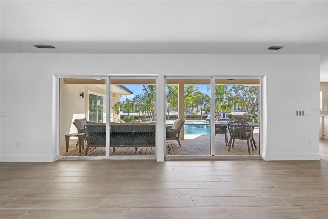 624 Dundee Lane, Holmes Beach, FL 34217 Photo