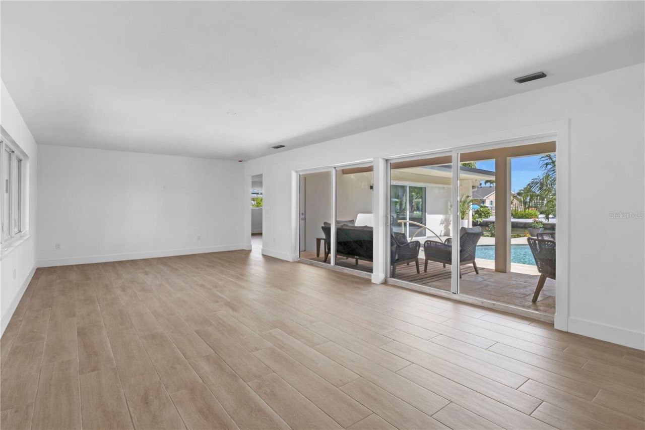 624 Dundee Lane, Holmes Beach, FL 34217 Photo