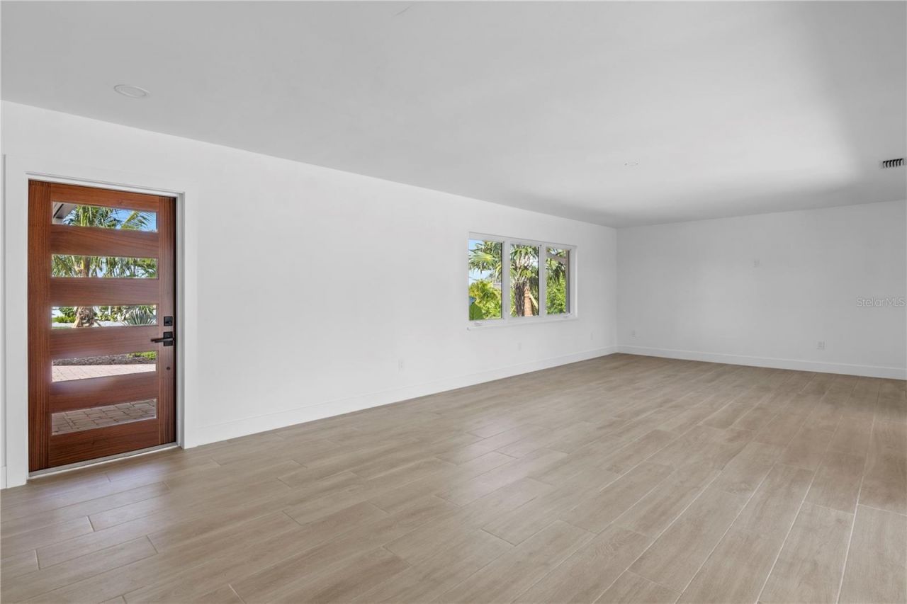 624 Dundee Lane, Holmes Beach, FL 34217 Photo