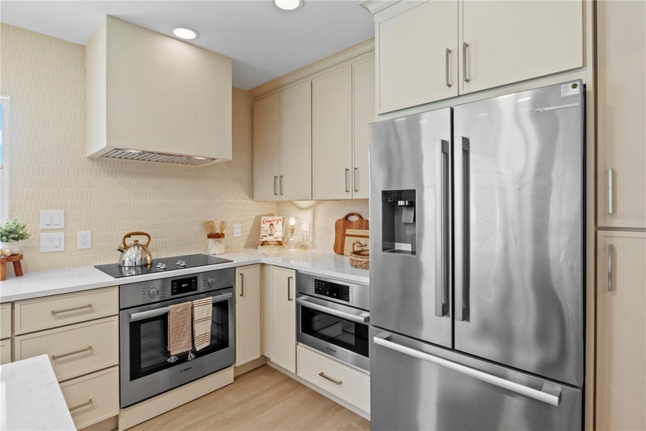 624 Dundee Lane, Holmes Beach, FL 34217 Photo