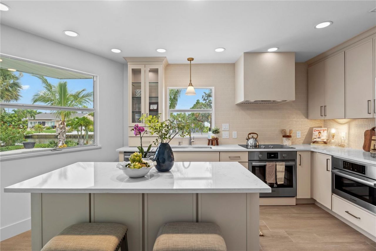624 Dundee Lane, Holmes Beach, FL 34217 Photo