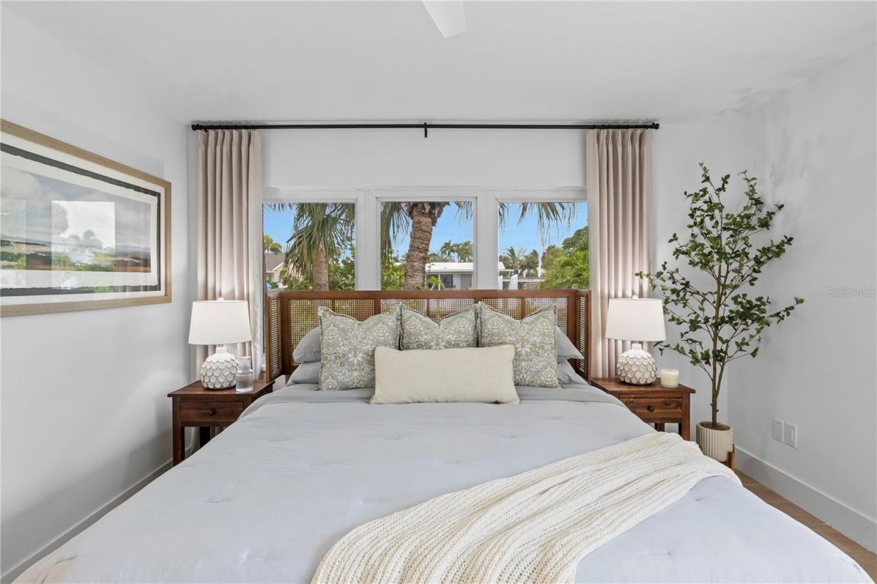 624 Dundee Lane, Holmes Beach, FL 34217 Photo