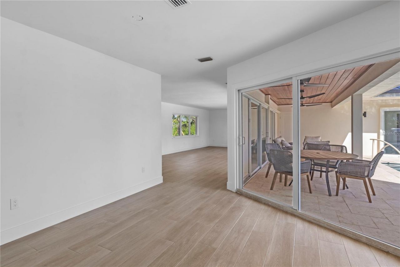 624 Dundee Lane, Holmes Beach, FL 34217 Photo