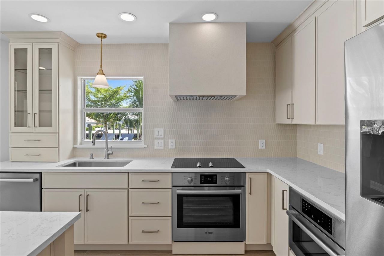 624 Dundee Lane, Holmes Beach, FL 34217 Photo