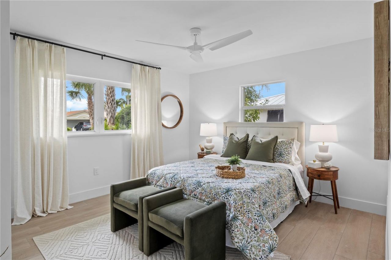 624 Dundee Lane, Holmes Beach, FL 34217 Photo