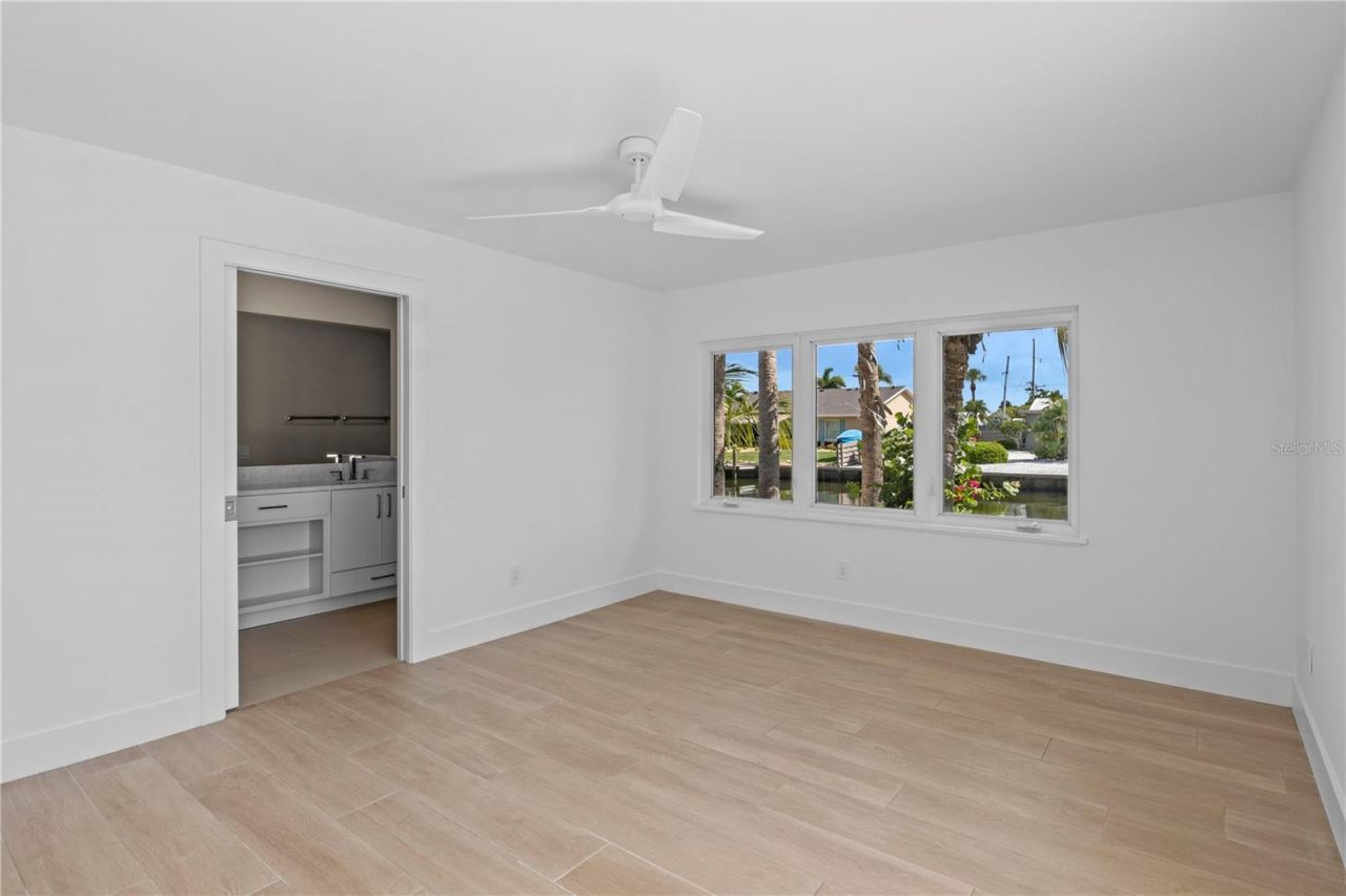 624 Dundee Lane, Holmes Beach, FL 34217 Photo