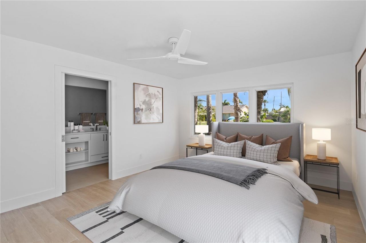 624 Dundee Lane, Holmes Beach, FL 34217 Photo