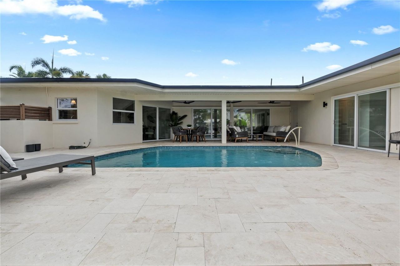 624 Dundee Lane, Holmes Beach, FL 34217 Photo