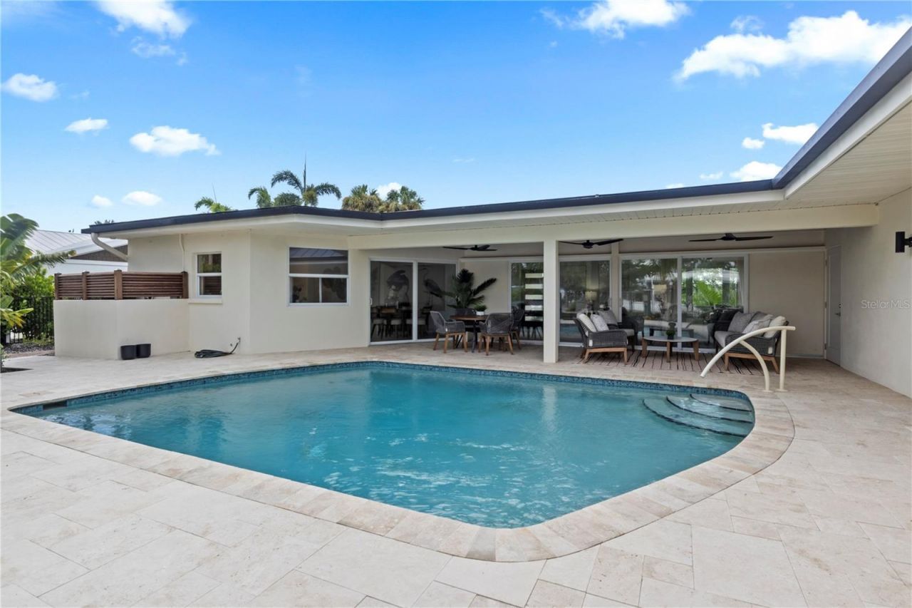 624 Dundee Lane, Holmes Beach, FL 34217 Photo