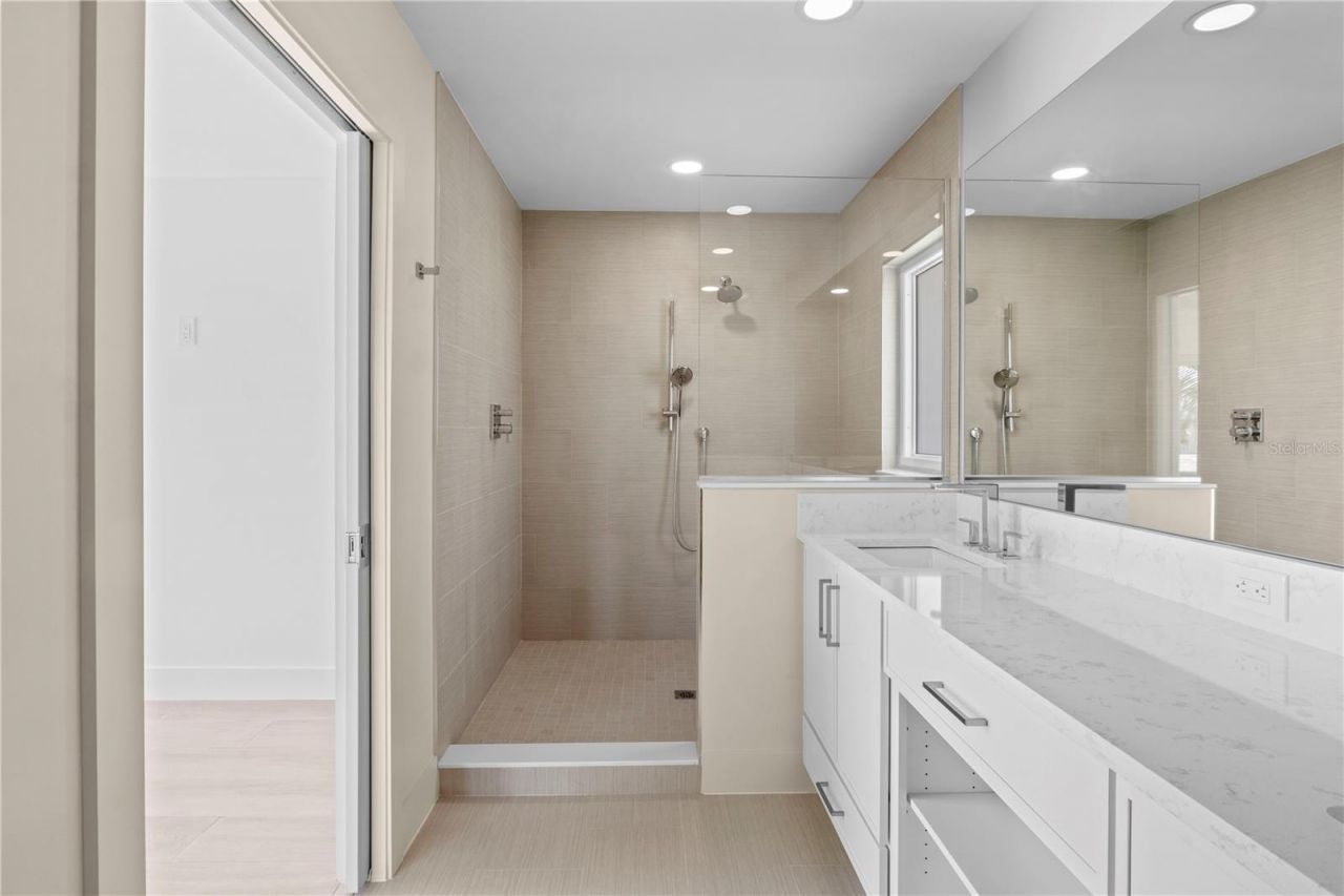 624 Dundee Lane, Holmes Beach, FL 34217 Photo