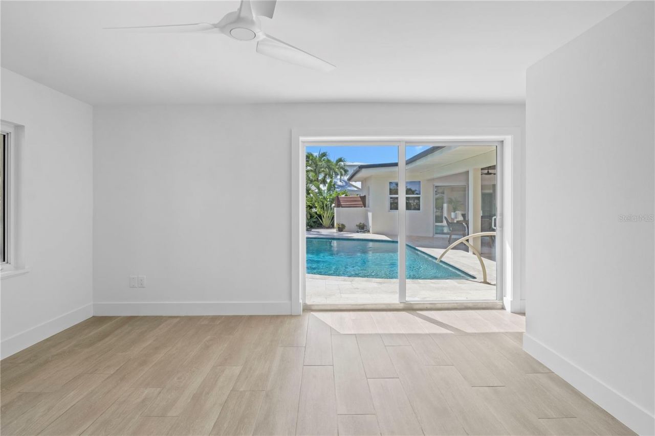 624 Dundee Lane, Holmes Beach, FL 34217 Photo