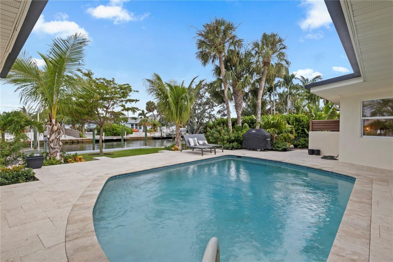 624 Dundee Lane, Holmes Beach, FL 34217 Photo