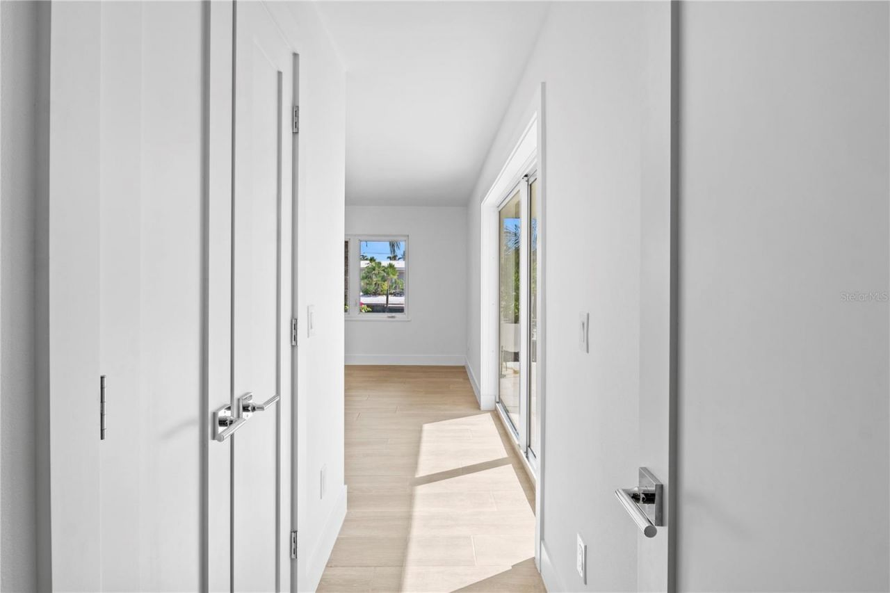 624 Dundee Lane, Holmes Beach, FL 34217 Photo