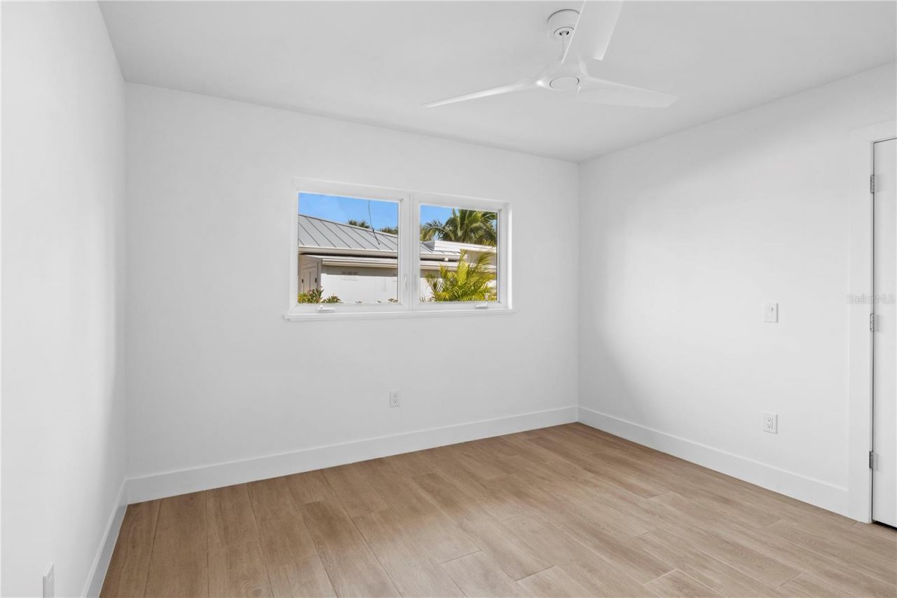 624 Dundee Lane, Holmes Beach, FL 34217 Photo