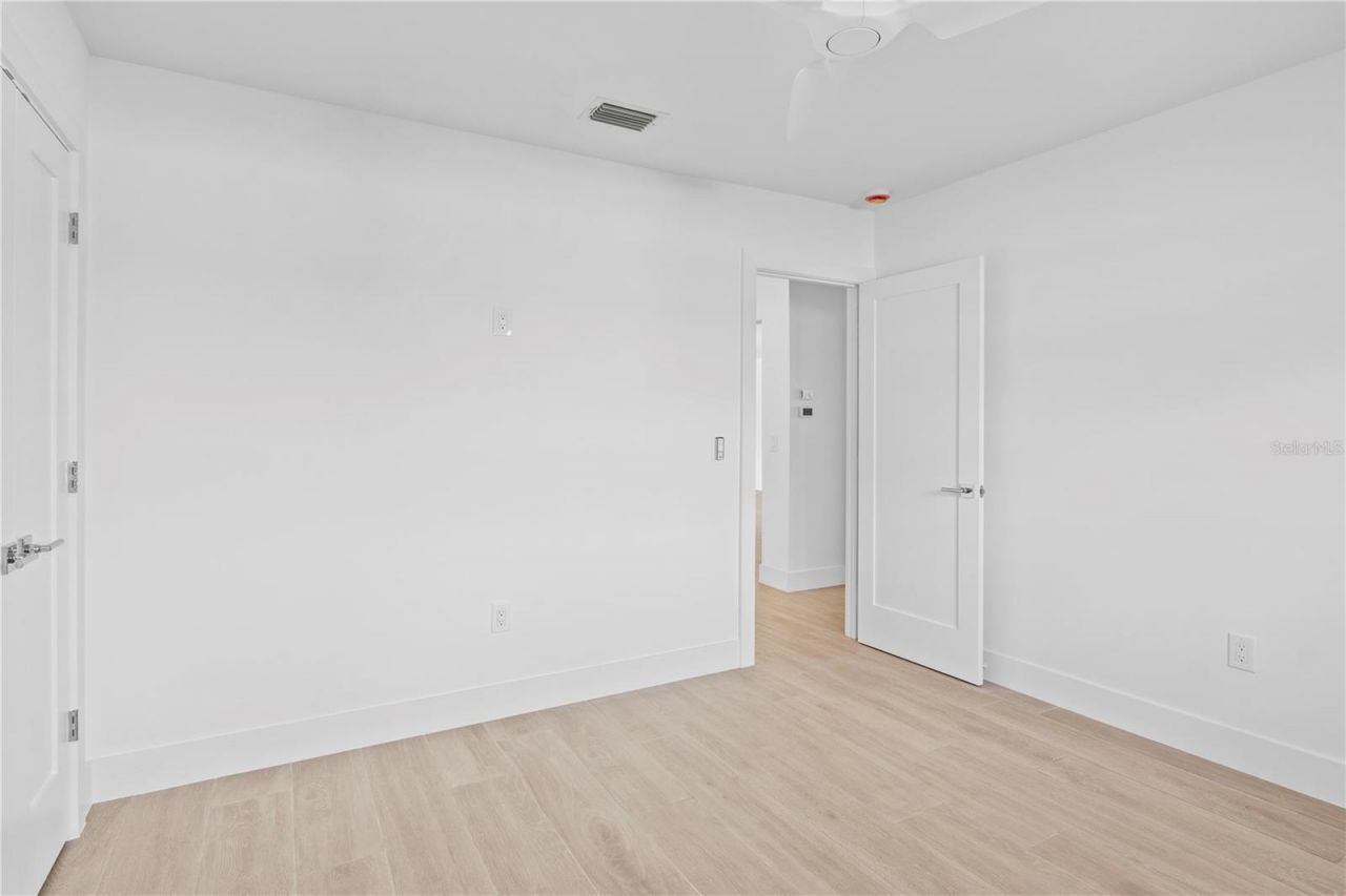 624 Dundee Lane, Holmes Beach, FL 34217 Photo