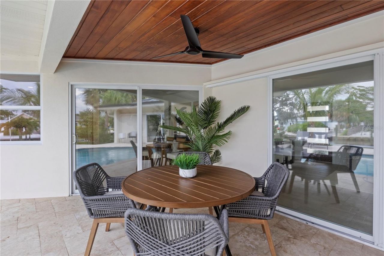 624 Dundee Lane, Holmes Beach, FL 34217 Photo