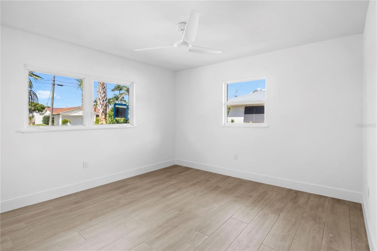 624 Dundee Lane, Holmes Beach, FL 34217 Photo