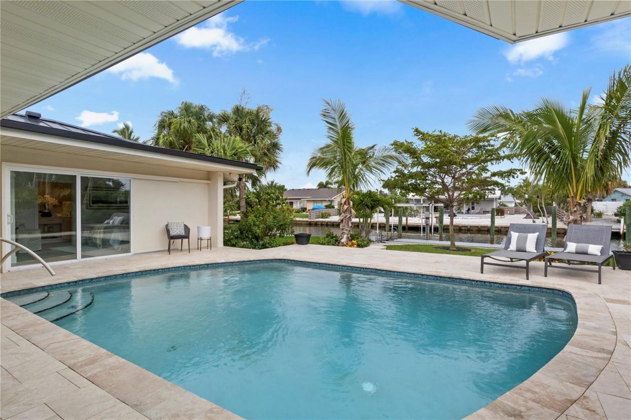 624 Dundee Lane, Holmes Beach, FL 34217 Photo