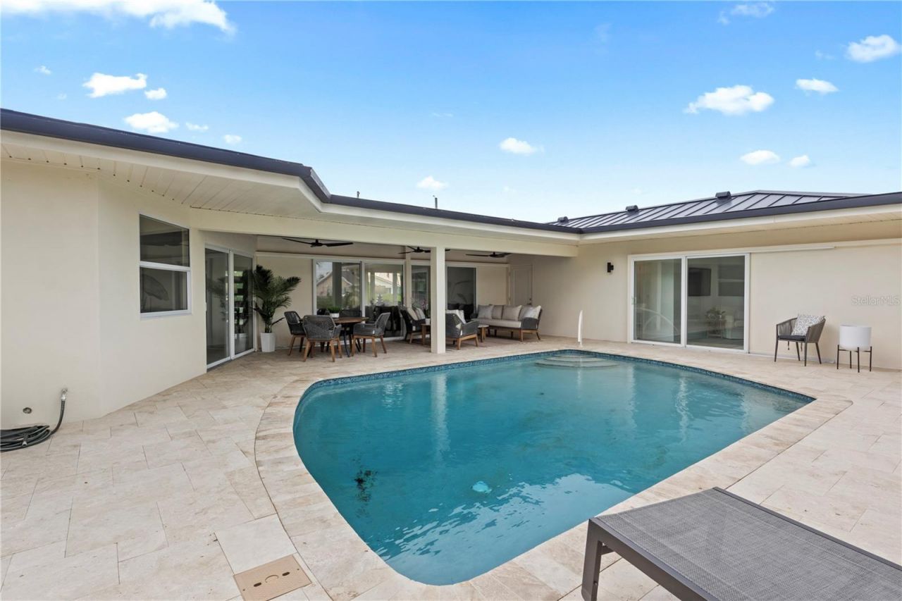 624 Dundee Lane, Holmes Beach, FL 34217 Photo