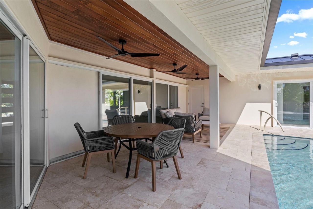 624 Dundee Lane, Holmes Beach, FL 34217 Photo