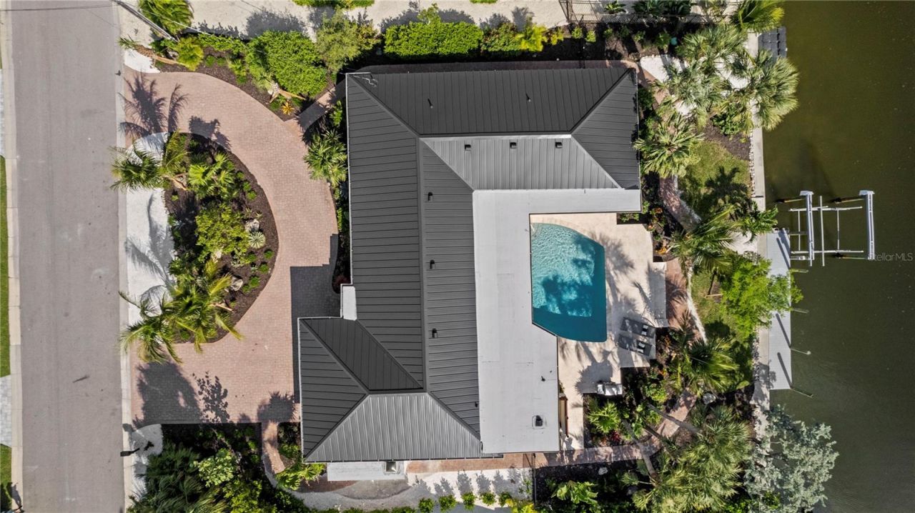 624 Dundee Lane, Holmes Beach, FL 34217 Photo