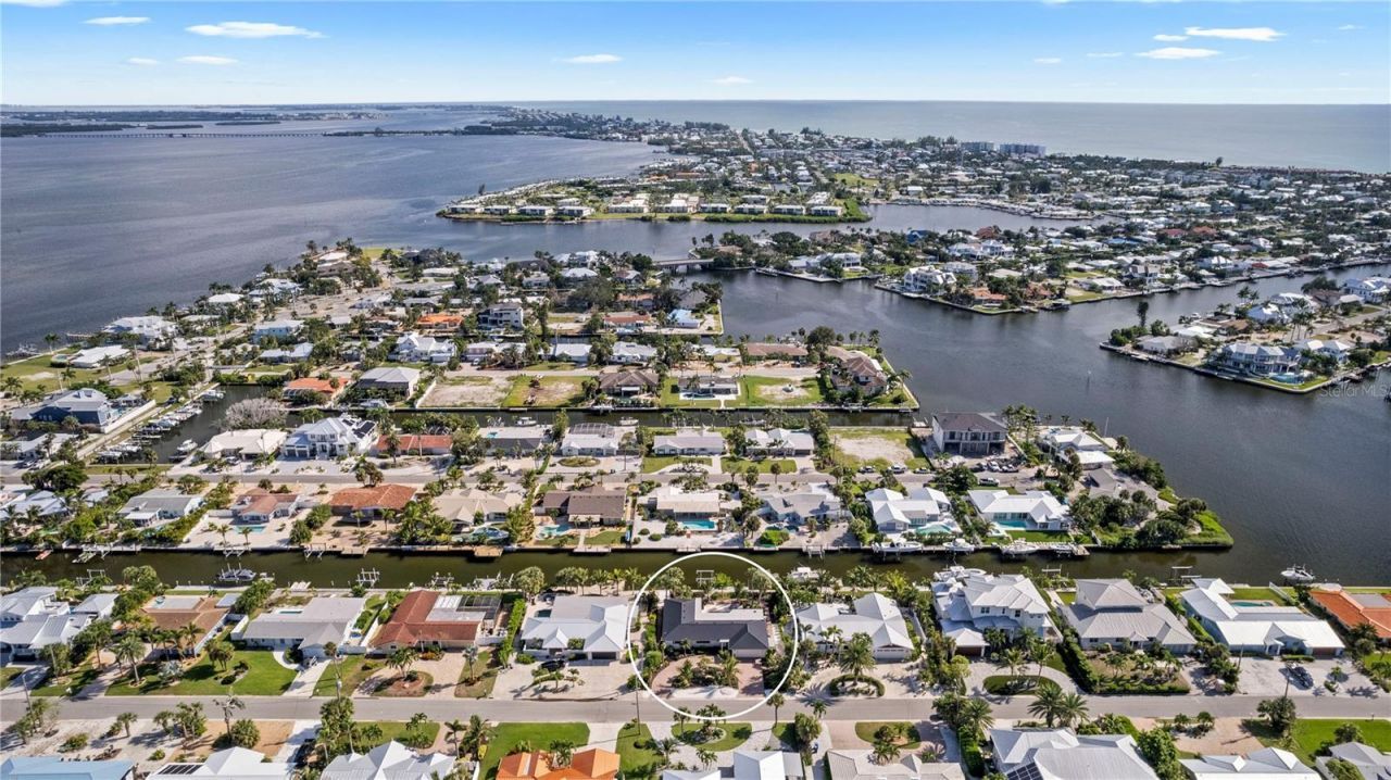 624 Dundee Lane, Holmes Beach, FL 34217 Photo