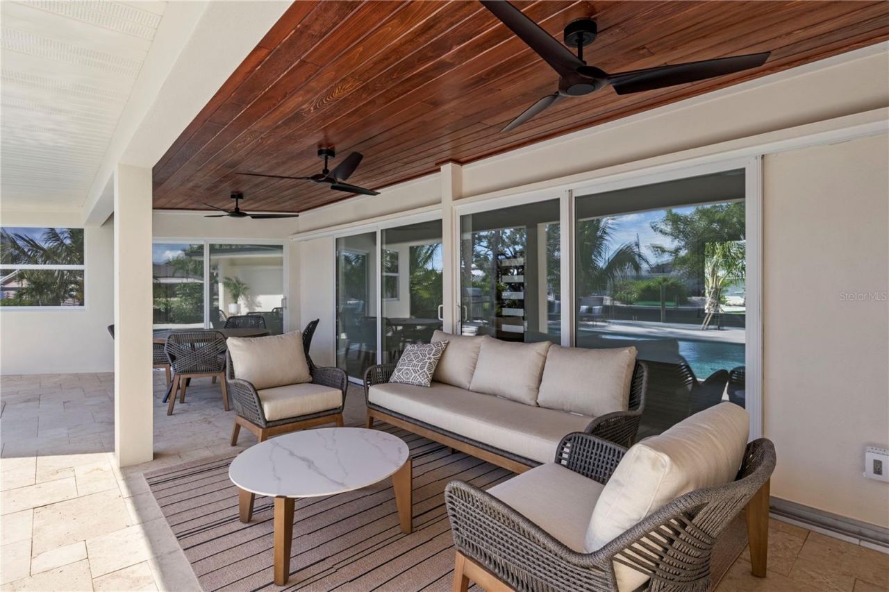 624 Dundee Lane, Holmes Beach, FL 34217 Photo