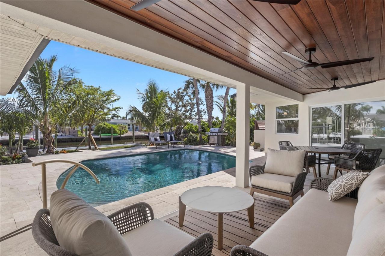 624 Dundee Lane, Holmes Beach, FL 34217 Photo