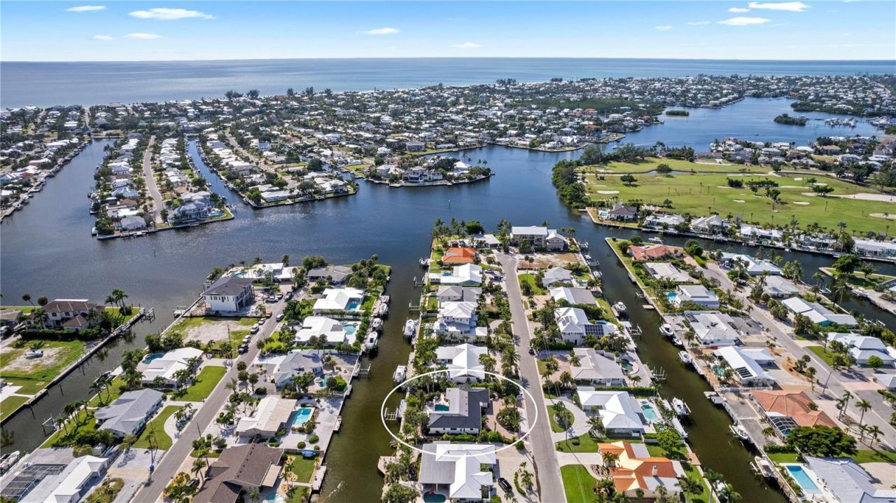 624 Dundee Lane, Holmes Beach, FL 34217 Photo